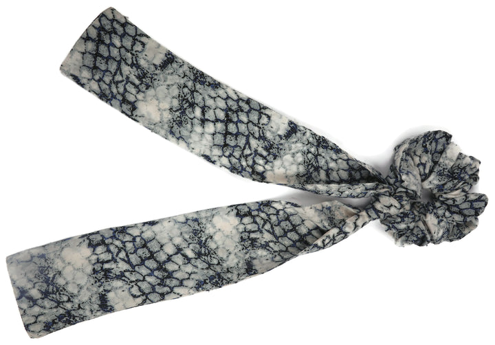 Snake print scrunchy cum bandana